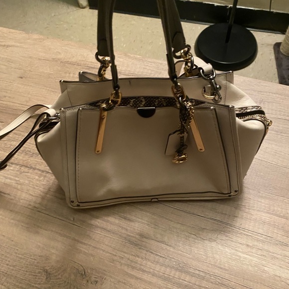 Slightly used cream leather Coach bag Authentic with snake skin and gray trim - Picture 6 of 8